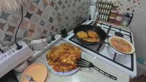 Все в тазу перемешала и пожарила на завтрак