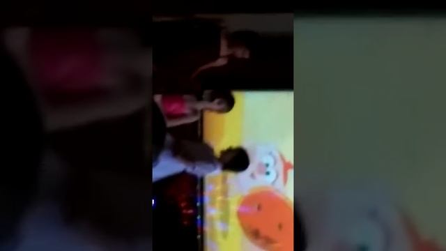 4 года девочка села на шпагат!!!! смотреть онлайн