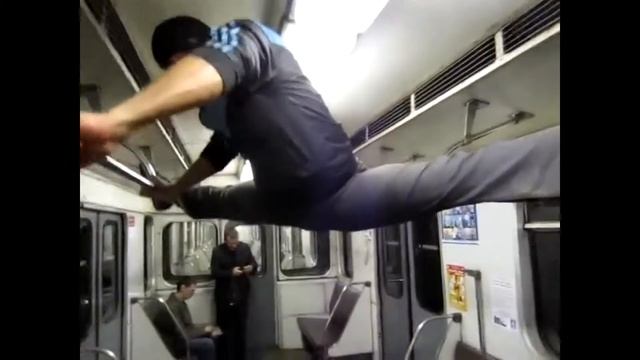 ALEX KALASHNIKOV. ШПАГАТ В МЕТРО (ОРИГИНАЛ [2012]) смотреть онлайн