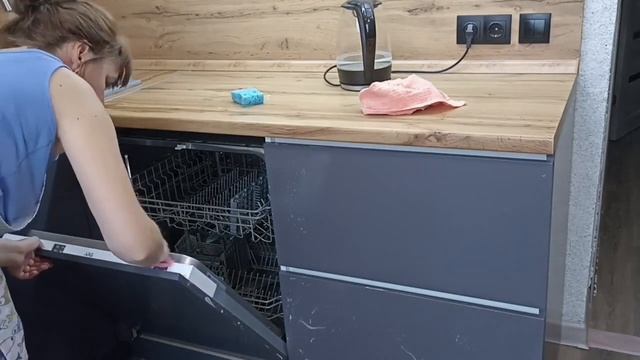 Очень быстрая еженедельная уборка на кухне. смотреть онлайн