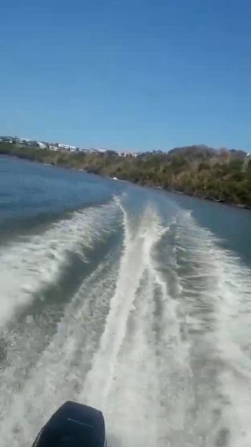 Small cabin boat with 30hp Tohatsu смотреть онлайн