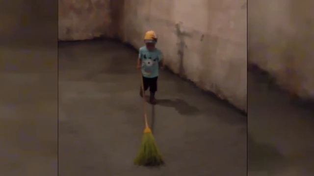 toddler and broom малыш и метла смотреть онлайн