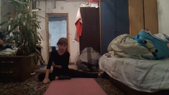 Как научиться садиться на шпагат ! смотреть онлайн