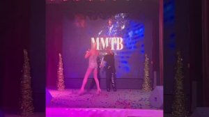 Анастасия Волочкова танцует на Новогоднем празднике