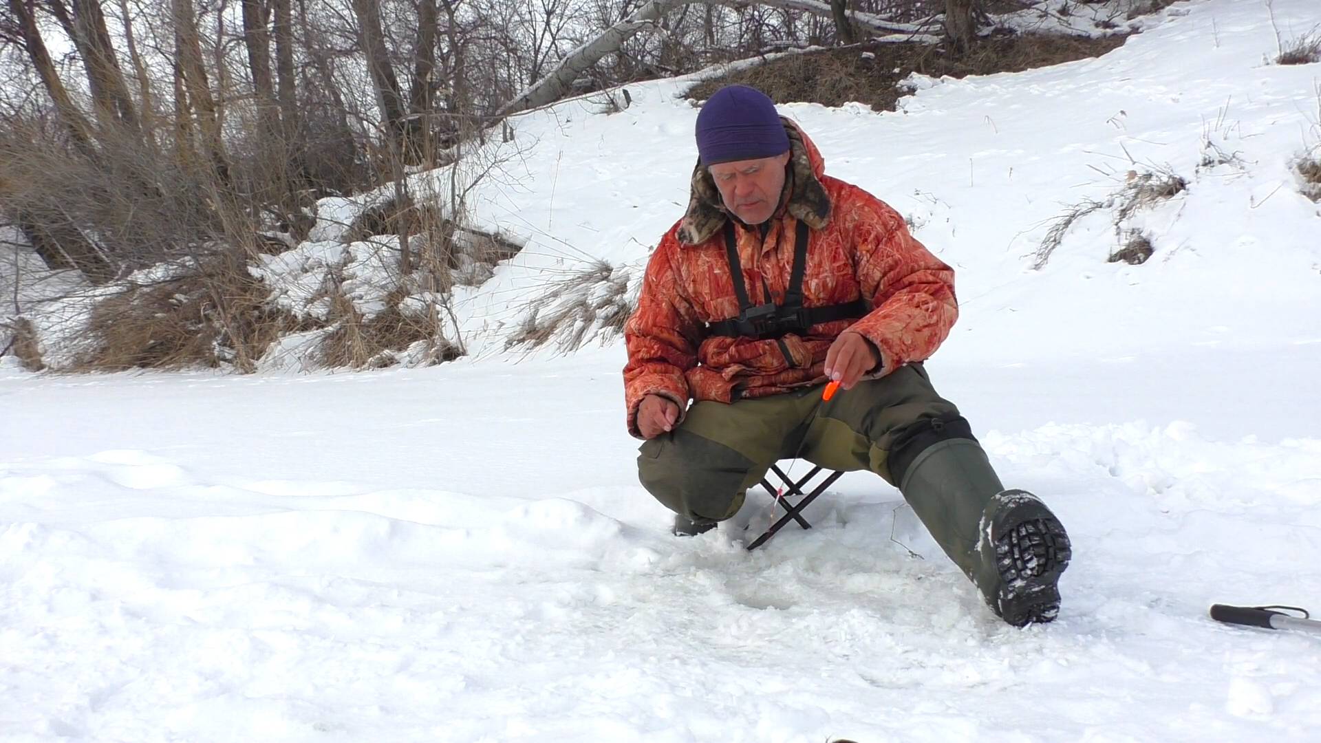 Рыбалка в марте на речке очередная ! смотреть онлайн