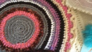 Коврик из остатков пряжи.