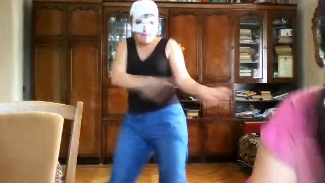 Секси...а мне нравится,особенно шапка!) смотреть онлайн