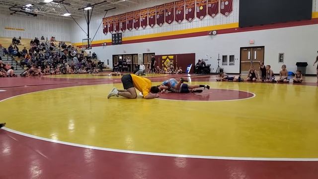 Girls Wrestling Lyla Moos Pins Boy. Sioux Falls SD. WRESTLING SHOWCASE.