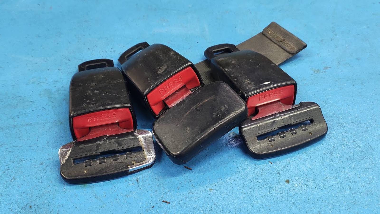 Увидел как финны используют старые замки от автомобильных ремней! Теперь тоже так делаю смотреть онлайн