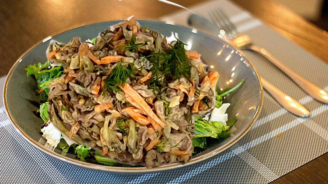 📌 Салат Обжорка с говядиной и солеными огурцами смотреть онлайн