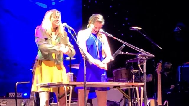Shook Twins at "Shawn Mullins Variety Show" on Cayamo music cruise (March 2022)(1) смотреть онлайн