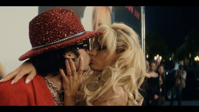 Pam & Tommy 1x06-1x07 / Kiss Scenes — Pamela and Tommy (Lily James and Sebastian Stan) смотреть онлайн