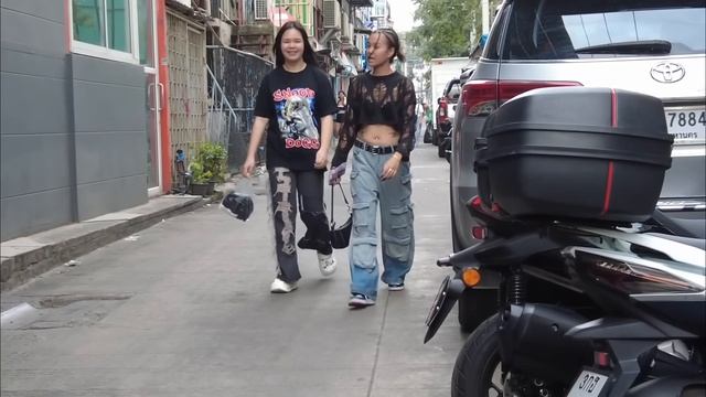 прогулка по Бич роуд в Паттайе смотреть онлайн