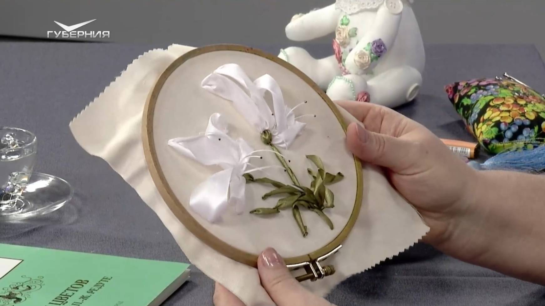 Вышиваем альстромерию. Ручная работа