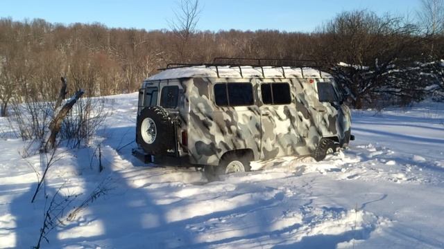 буханка в снегу (уаз 3962)