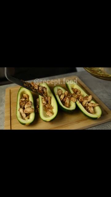 Кабачки, фаршированные курицей. Очень вкусные, ароматные и сытные. #shorts #short