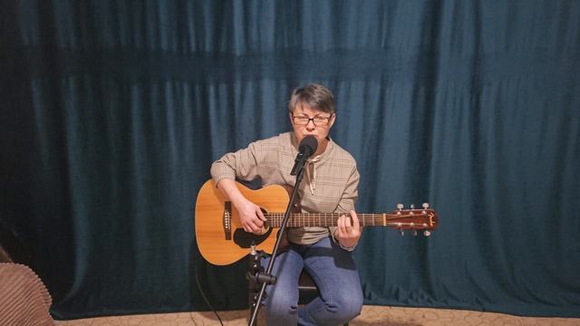 Песня из кинофильма "Ирония судьбы или С лёгким паром". Кавер. Исполняет Лариса Правдина.