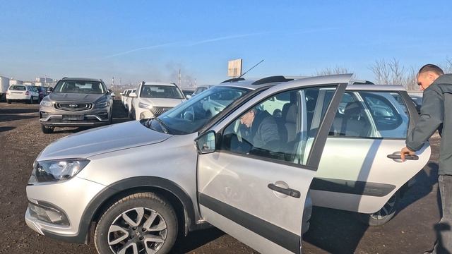 ДОСТУПНЫЙ И ВМЕСТИТЕЛЬНЫЙ АВТО ЗА МИЛЛИОН! Взял по смешной цене новую LADA GRANTA CROSS 2025 COMFORT смотреть онлайн