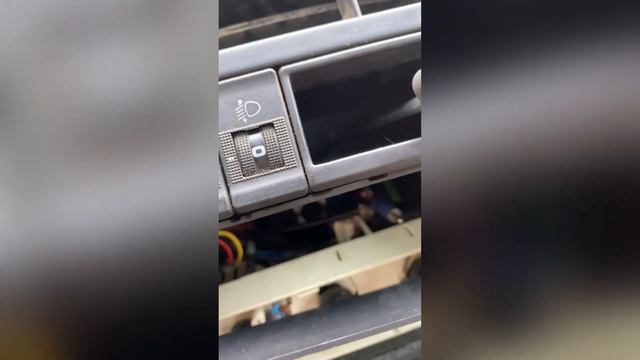 Как снять торпеду, разобрать печку, починить печку Ауди 80 б3 1990 смотреть онлайн