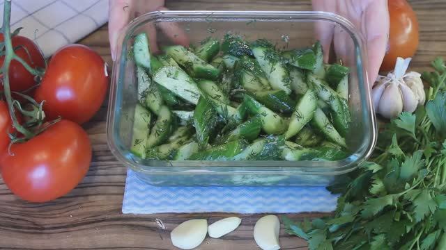 Быстрый рецепт Малосольных огурцов к обеду! смотреть онлайн