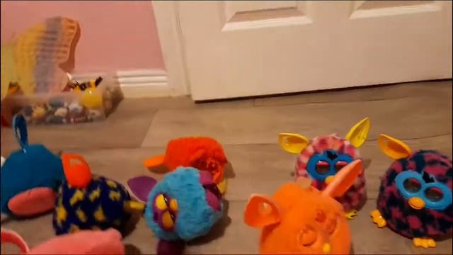 Taboo Furby - Earth (ft. Phoenix Red Furby) (Official Music Video) смотреть онлайн