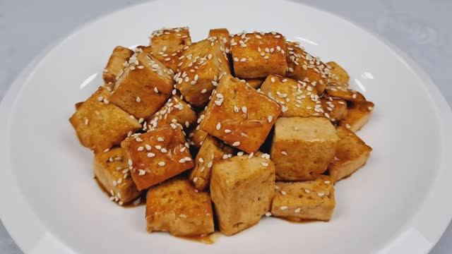 Как ВКУСНО приготовить ТОФУ - ЖАРЕНЫЙ ТОФУ В КИСЛО-СЛАДКОМ СОУСЕ❗ Легкий и Быстрый Рецепт Тофу! смотреть онлайн
