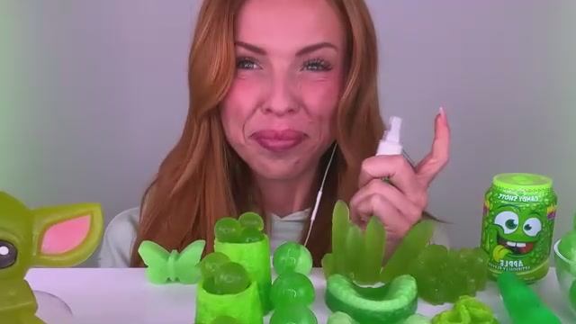 АСМР МУКБАНГ, зеленые десерты, мармелад Йоды из «Звездных войн», съедобная слизь смотреть онлайн