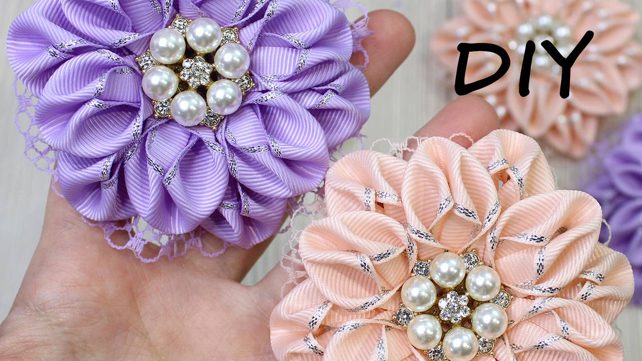 Этот способ сделать красивые цветы из ленты вам понравится. Цветок из лент своими руками смотреть онлайн