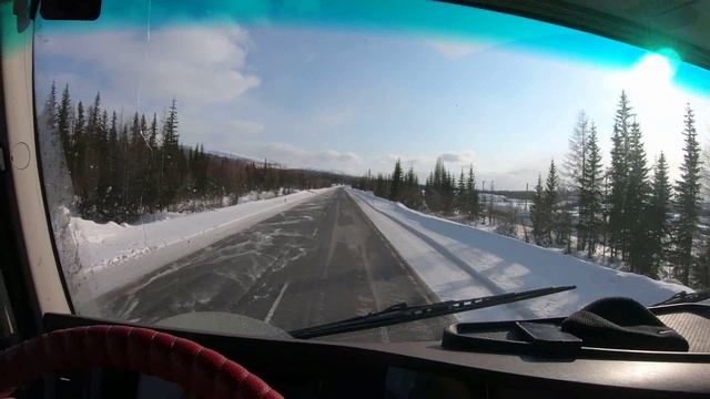 Пьяный персонаж на Вольво.