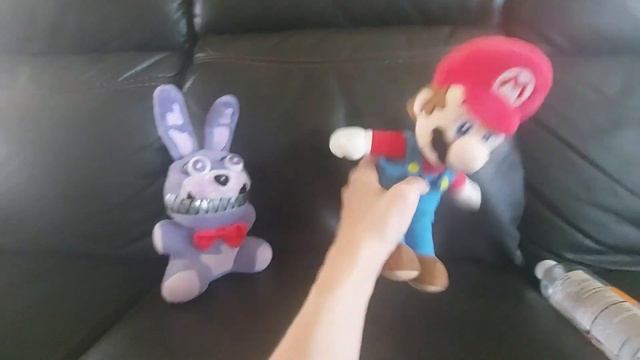 Fnaf/Mario plush - Bonnie's favorite drink! смотреть онлайн
