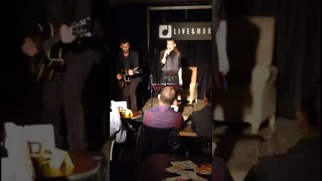 ALESSANDRA FERRARI & FABRIZIO TARRONI (We don't need who you think you are-Skunk Anansie cover) смотреть онлайн