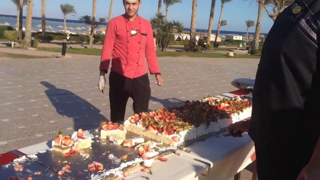 день клубники в Amwaj - 29.01.2020