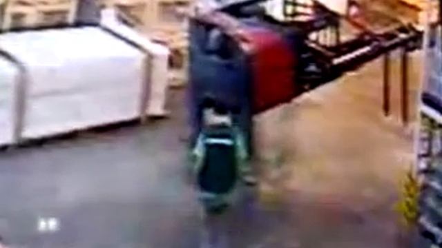 Падение погрузчика в lerya merlen смотреть онлайн