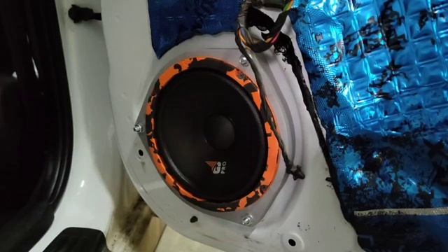 Замена штатных динамиков в Hyundai Solaris на DL Audio Gryphon Pro 165 Midbass смотреть онлайн