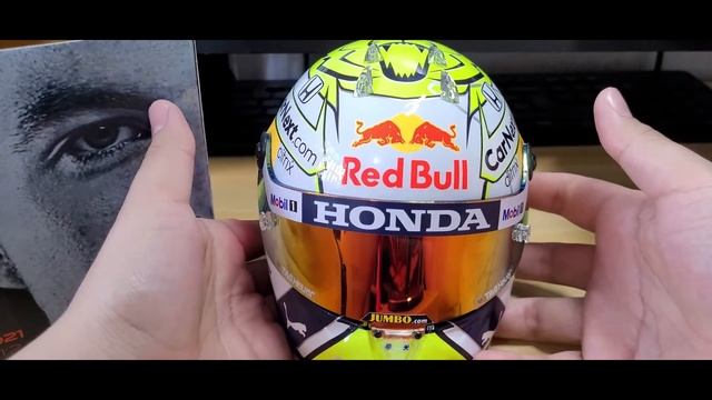 Mini Helmet Max Verstappen 1:2 Austrian GP Red Bull смотреть онлайн