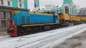 Новосибирск: тепловоз ТЭМ18ДМ в сцепке с необычными поездами | Железная дорога в Сибири