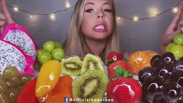 ASMR ЦУКАТЫ ИЗ АПЕЛЬСИНОВ, КЛУБНИКИ, ВИНОГРАДА, КИВИ, ЗАСАХАРЕННЫЕ СЛАДКИЕ ПЕРЦЫ, КОНФЕТЫ смотреть онлайн