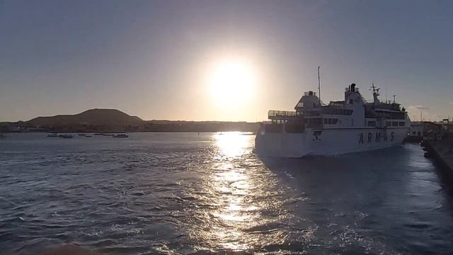 Corralejo HARBOUR WALK! Sunset tonight in Corralejo, Fuerteventura. February 2022! смотреть онлайн