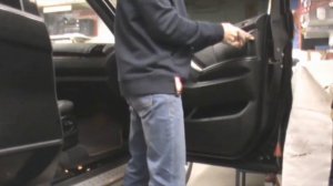 Как снять обшивку (дверную карту) передней двери на BMW X5 E53