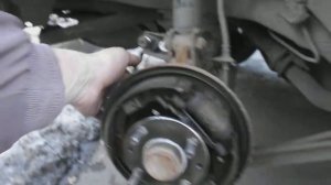 Замена заднего датчика ABS на MAZDA 323