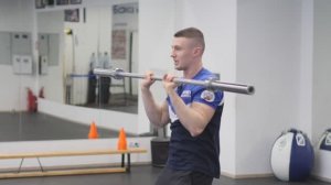 Самое важное боксерское упражнение - толчки грифа