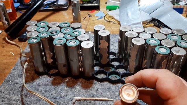 Паяем 21700 с алюминиевым контактом. и маленький секрет. смотреть онлайн