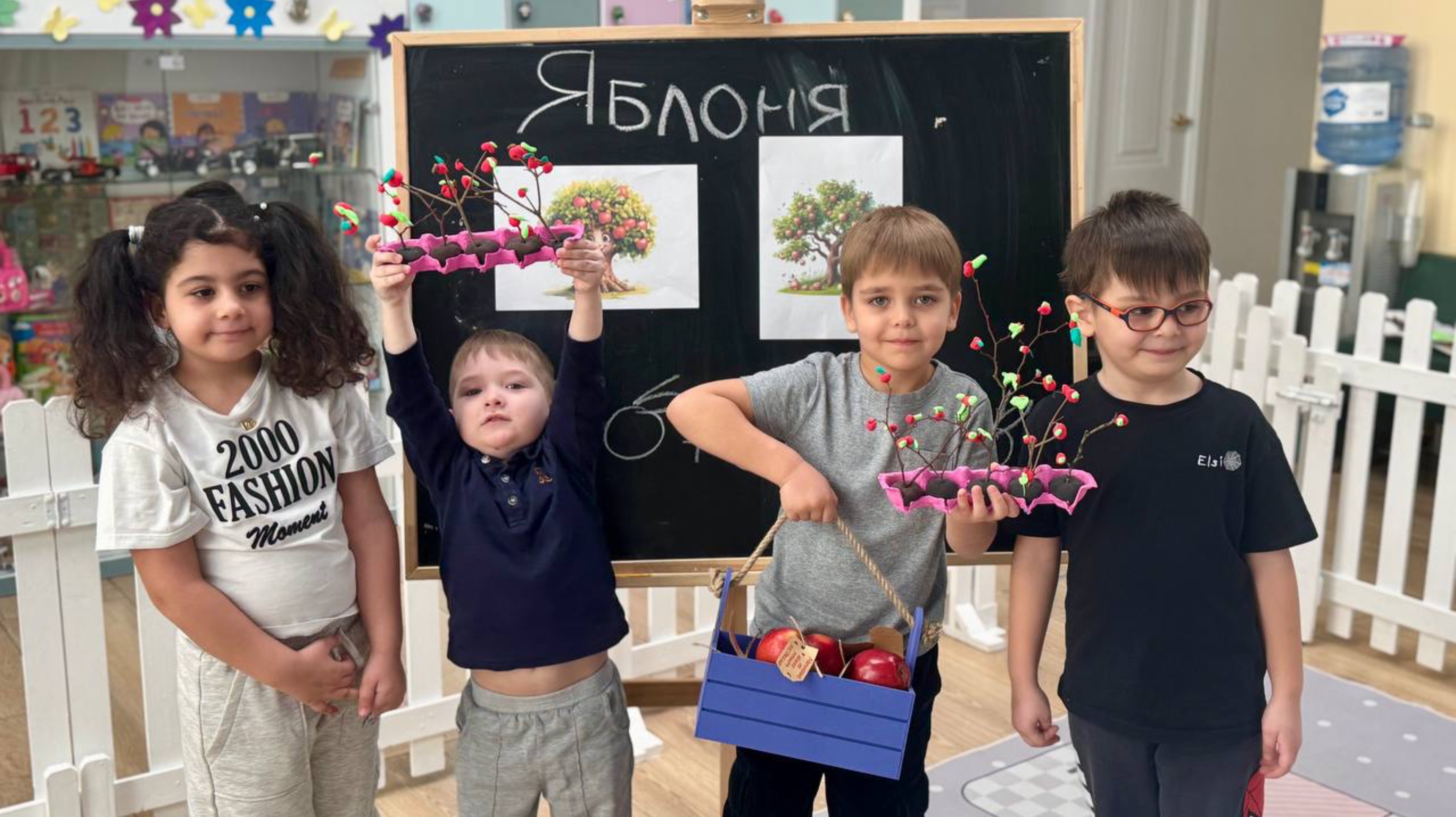 ТЕМАТИЧЕСКОЕ ЗАНЯТИЯ. Детский клуб IQBABYMALL, изучаем яблоню в группе PRESCHOOL