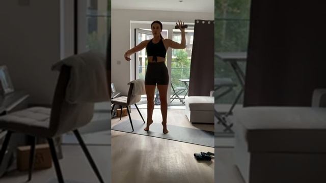 BARRE with Katie смотреть онлайн