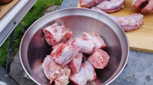 Индюшачьи шеи с картошкой и овощами в казане на костре. Рецепт от Жоржа