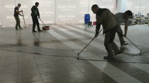 Затирка плитки 600 м2 за день. Один из вариантов быстрой затирки промышленных полов