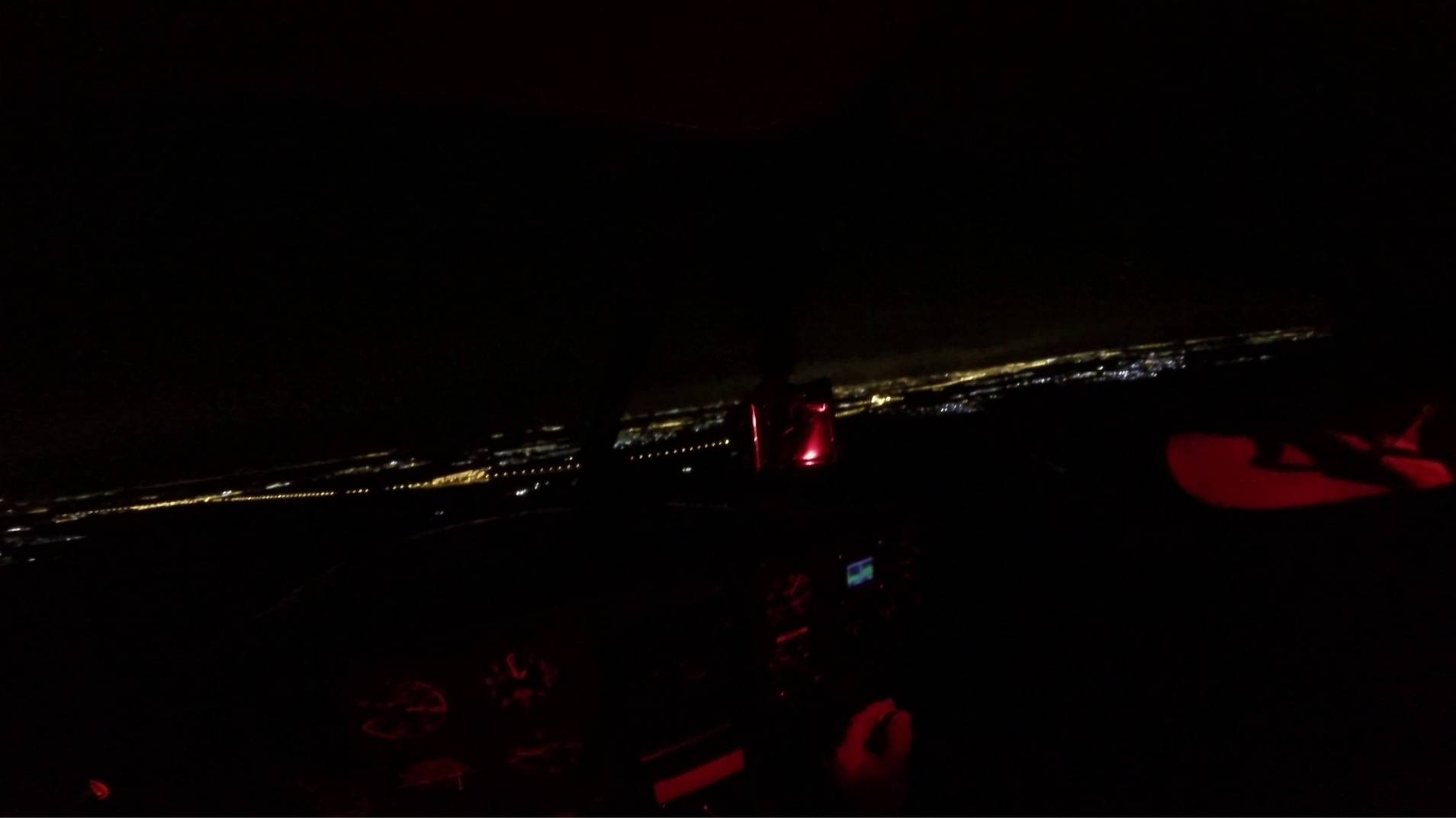 Короткий перегон самолета Cessna-172, Сельцо - Бычье Поле (Кронштадт). Почти ночь.