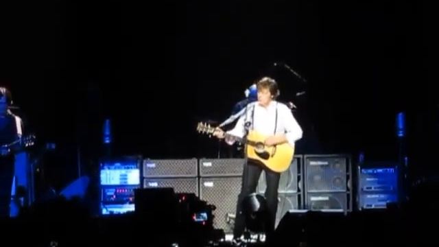 Paul McCartney live in Moscow - And I Love Her (фрагмент) смотреть онлайн