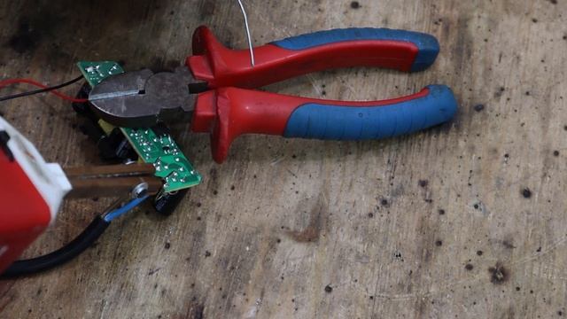 Przeróbka lampy warsztatowej na LED смотреть онлайн
