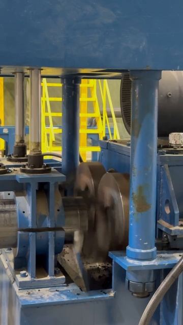 Машина, по снятию фаски в работе. смотреть онлайн